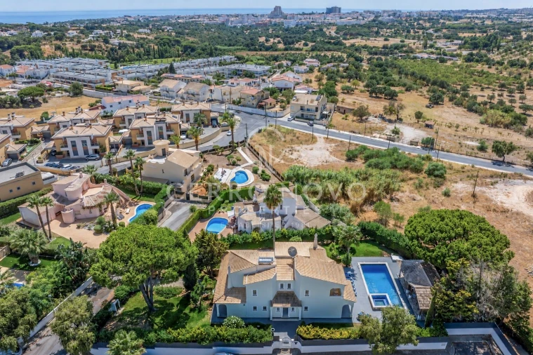 Moradia T4 para Venda em Albufeira e Olhos de Água Foto 51