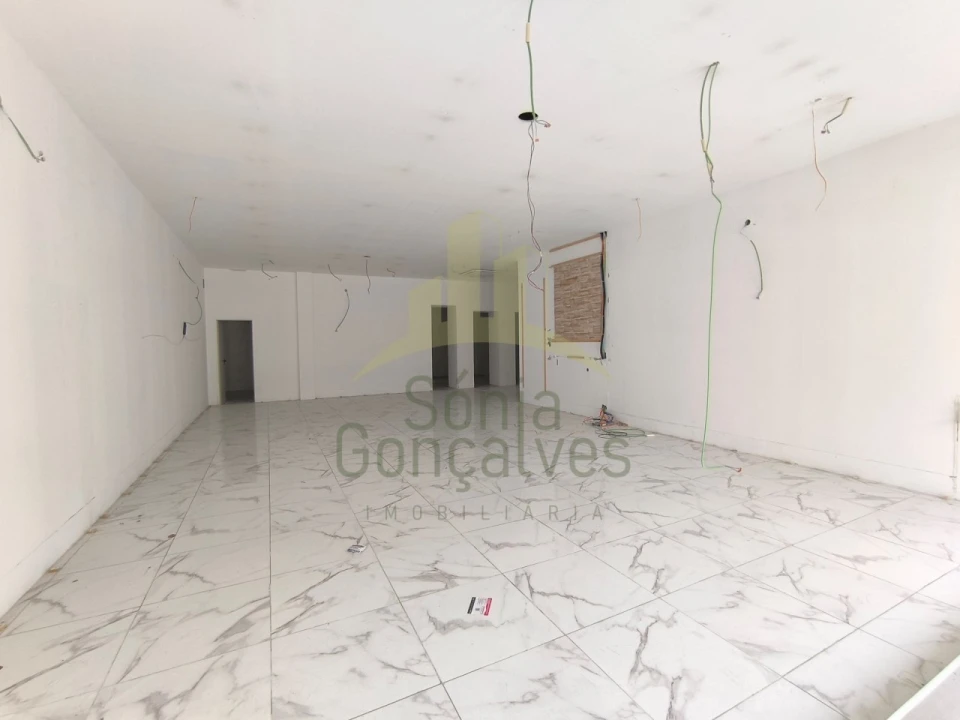 Loja para Arrendamento em Santa Maria Maior e Monserrate e Meadela Foto 4