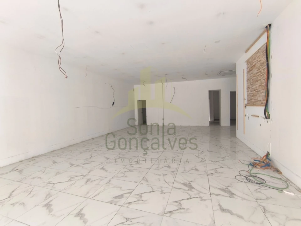 Loja para Arrendamento em Santa Maria Maior e Monserrate e Meadela Foto 5