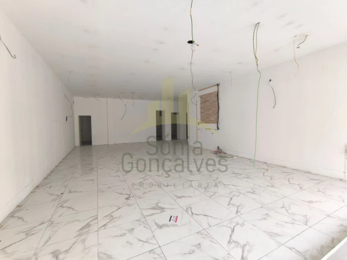 Loja para Arrendamento em Santa Maria Maior e Monserrate e Meadela Foto 4
