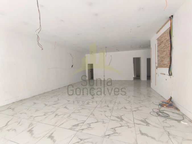 Loja para Arrendamento em Santa Maria Maior e Monserrate e Meadela Foto 5