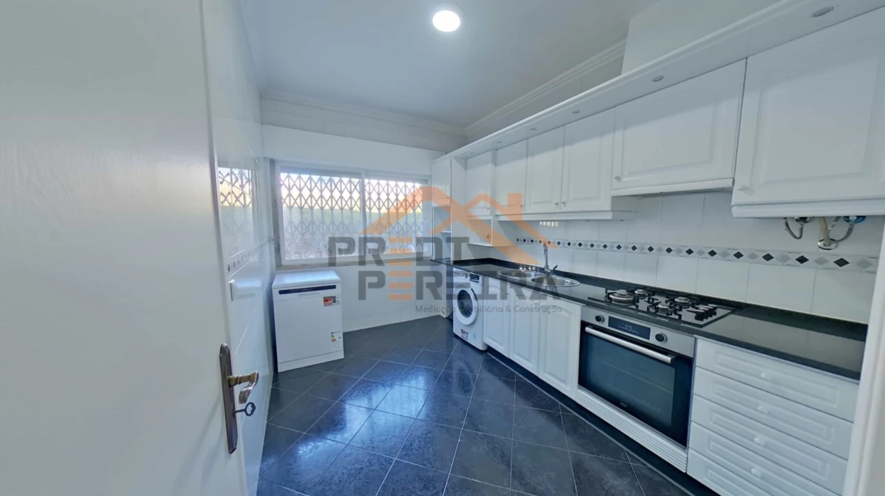 Apartamento T2 para Venda em Póvoa de Santa Iria e Forte da Casa Foto 1