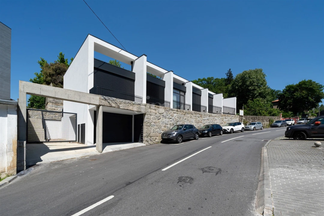 Apartamento T1 para Arrendamento em Azurem Foto 1