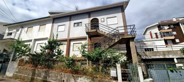 Moradia T10 para Venda em Santo Antonio dos Olivais