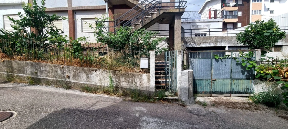 Moradia T10 para Venda em Santo Antonio dos Olivais Foto 5