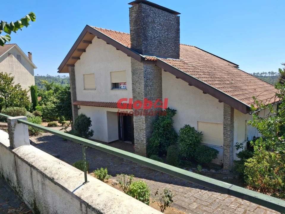 Moradia T4 para Venda em Satão Foto 2