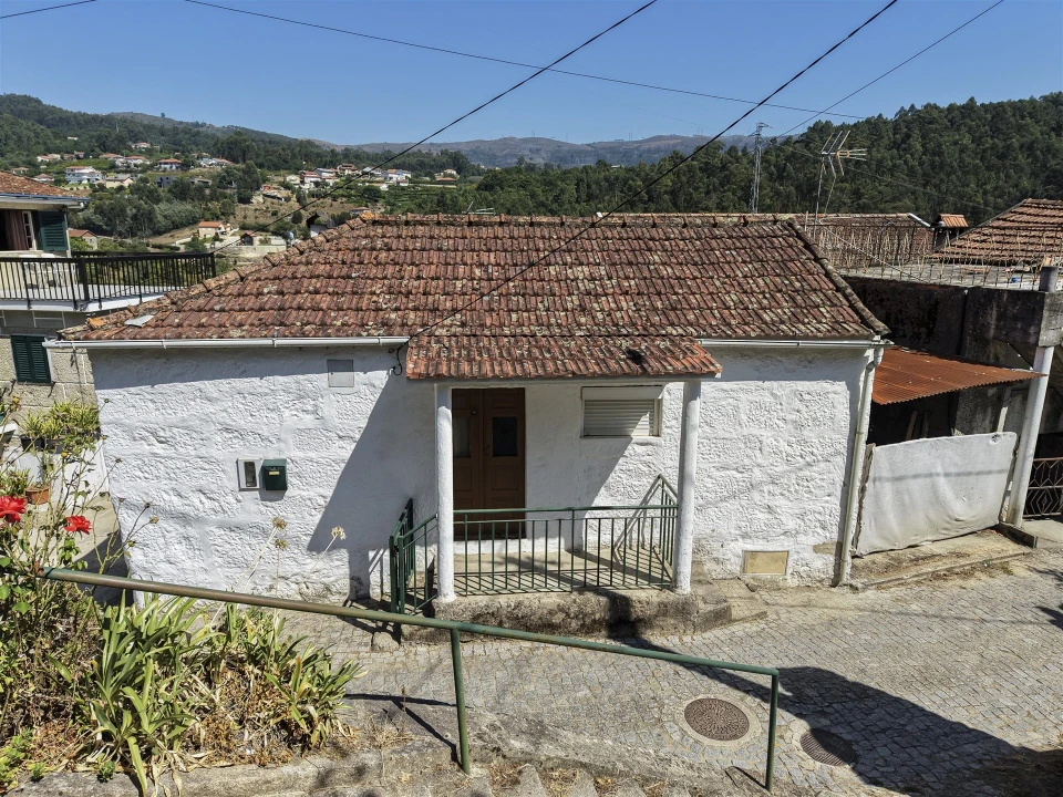 Moradia T3 para Venda em Souselo Foto 1