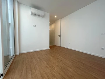 Apartamento T2 para Arrendamento em Aldoar, Foz do Douro e Nevogilde