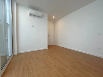 Apartamento T2 para Arrendamento em Aldoar, Foz do Douro e Nevogilde
