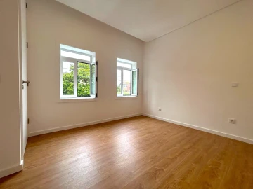 Apartamento T2 para Arrendamento em Aldoar, Foz do Douro e Nevogilde