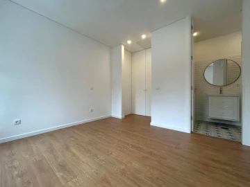 Apartamento T2 para Arrendamento em Aldoar, Foz do Douro e Nevogilde