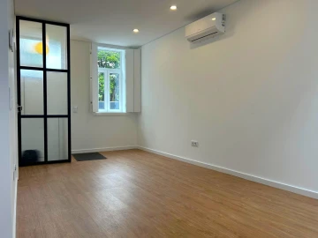 Apartamento T2 para Arrendamento em Aldoar, Foz do Douro e Nevogilde