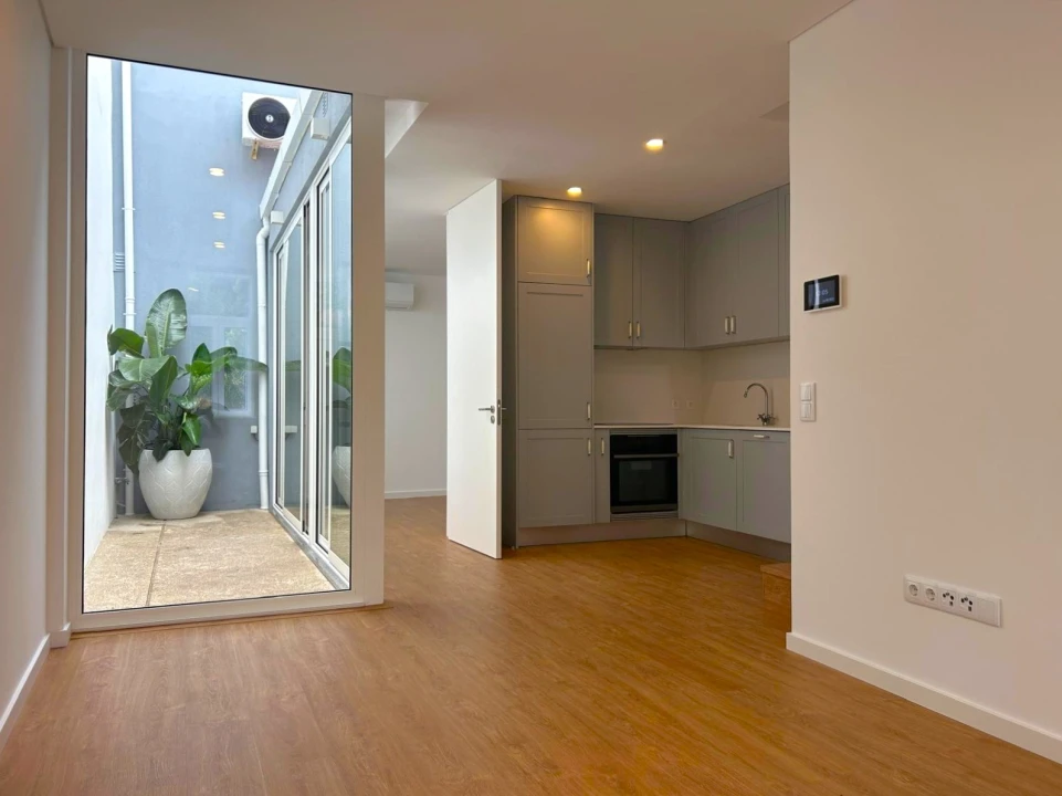 Apartamento T2 para Arrendamento em Aldoar, Foz do Douro e Nevogilde Foto 2