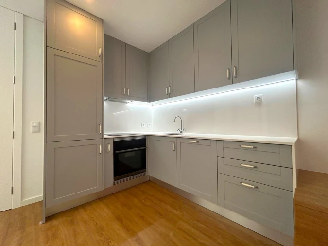 Apartamento T2 para Arrendamento em Aldoar, Foz do Douro e Nevogilde Foto 5