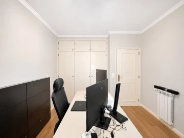 Apartamento T4 para Venda em Pedroso e Seixezelo