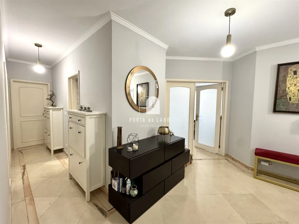 Apartamento T4 para Venda em Pedroso e Seixezelo Foto 3