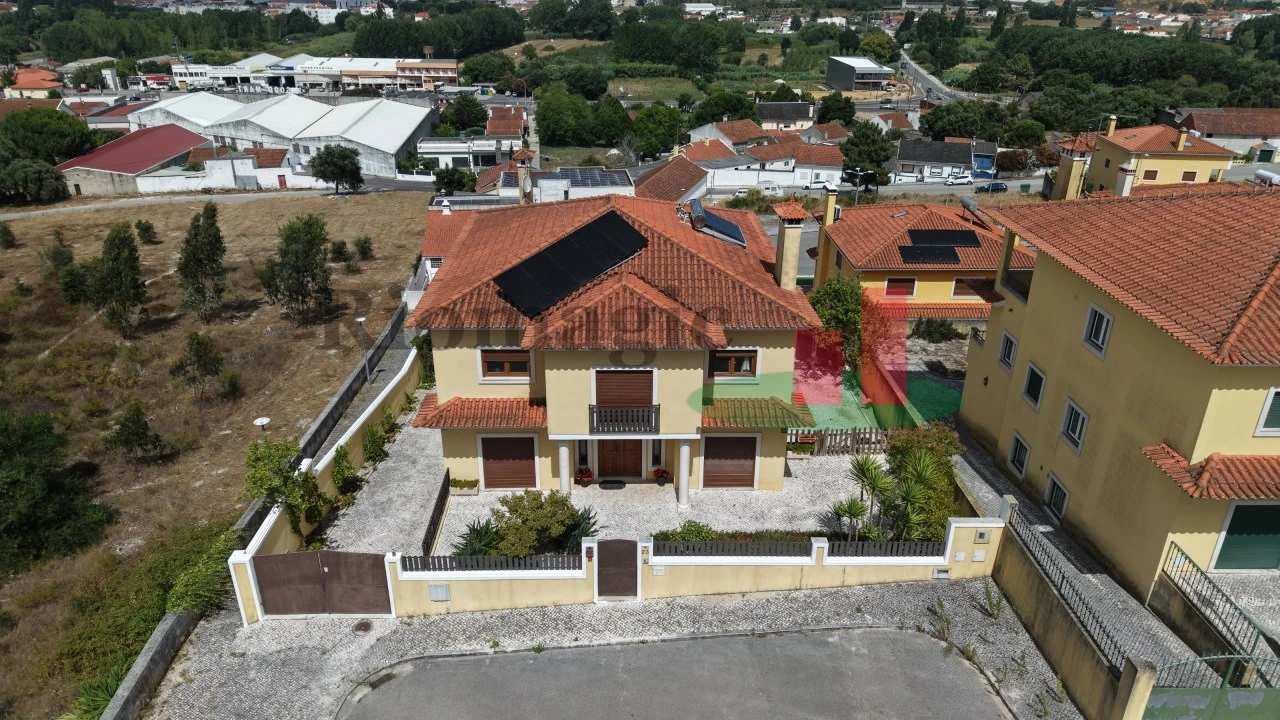 Moradia T5 para Venda em Rio Maior Foto 2