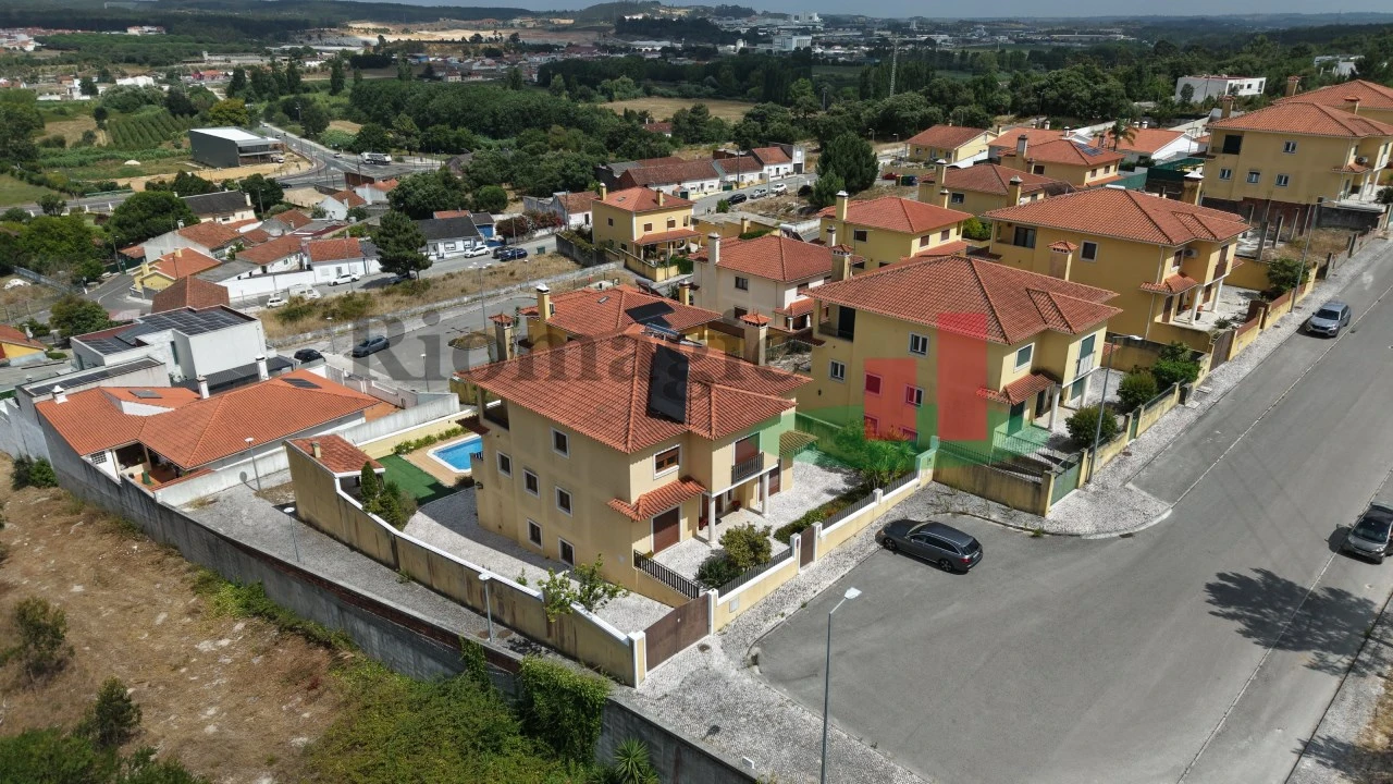 Moradia T5 para Venda em Rio Maior Foto 69