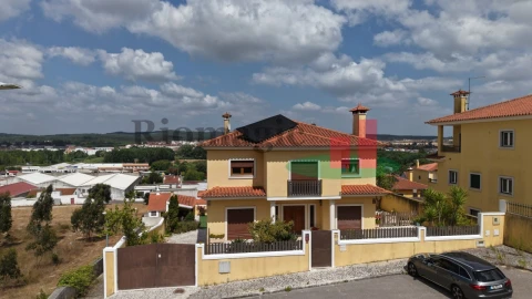 Moradia T5 para Venda em Rio Maior