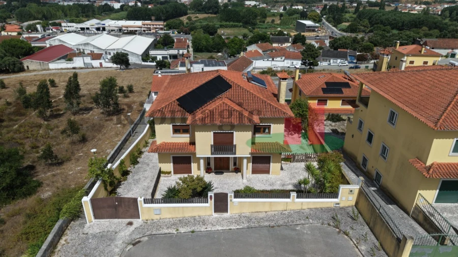 Moradia T5 para Venda em Rio Maior Foto 2