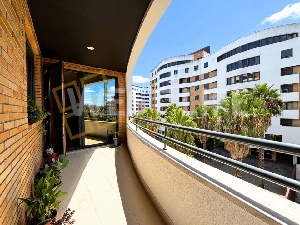 Apartamento T4 para Venda em Loures Foto 6