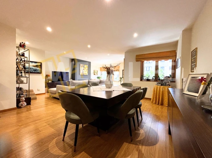 Apartamento T4 para Venda em Loures Foto 3