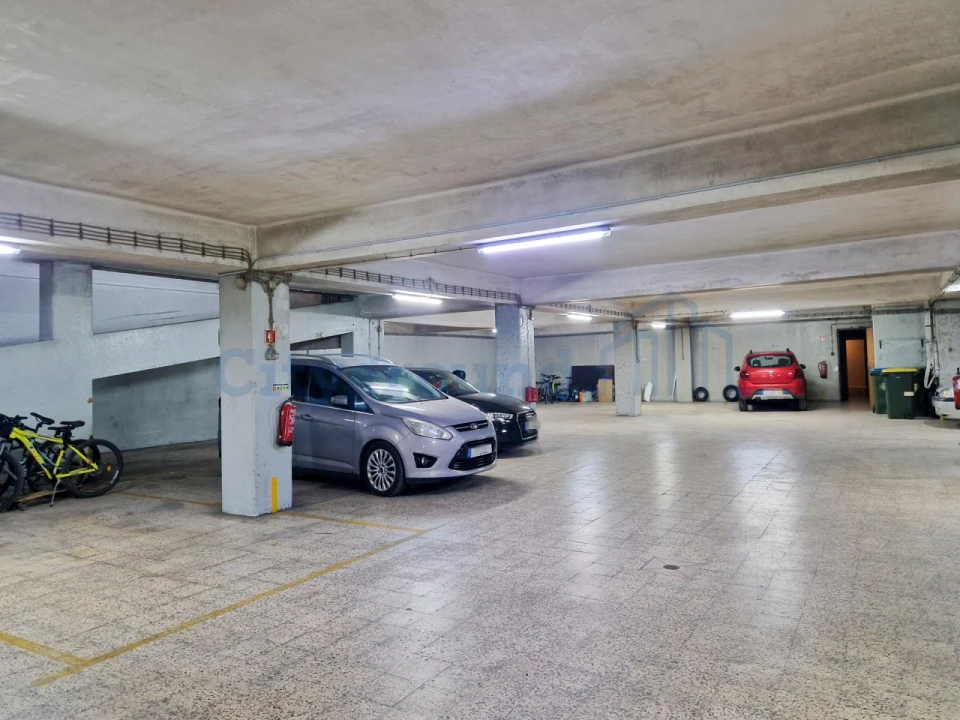 Apartamento T4 para Venda em Alvalade Foto 55