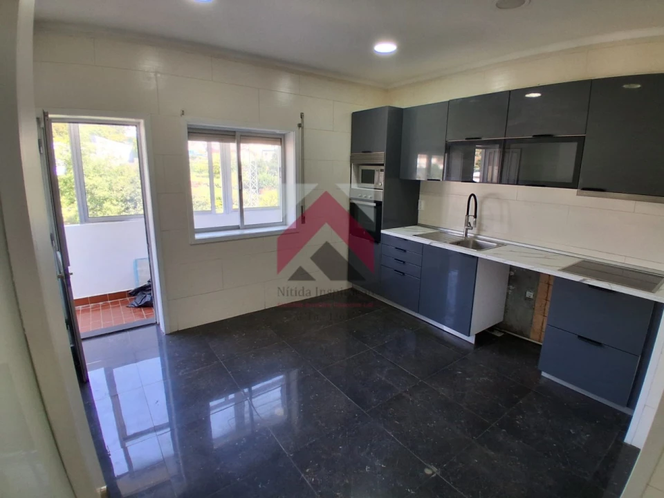 Apartamento T3 para Venda em Fânzeres e São Pedro da Cova Foto 2