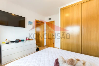 Apartamento T3 para Venda em Carregado e Cadafais
