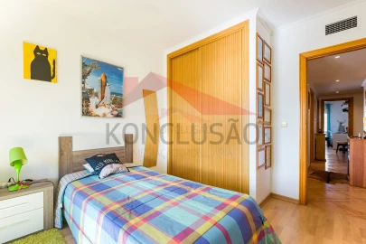 Apartamento T3 para Venda em Carregado e Cadafais