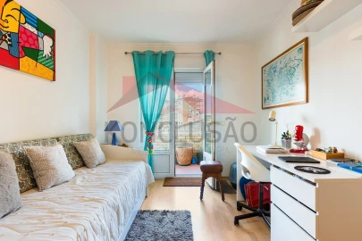 Apartamento T3 para Venda em Carregado e Cadafais