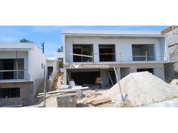 Moradia T4 para Venda em Santa Eufémia e Boa Vista