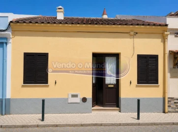 Moradia T2 para Venda em Alhandra, São João dos Montes e Calhandriz