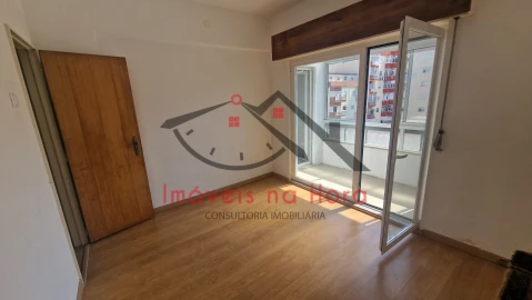 Apartamento T1 para Venda em Águas Livres