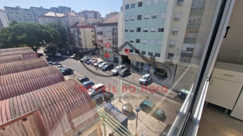 Apartamento T1 para Venda em Águas Livres