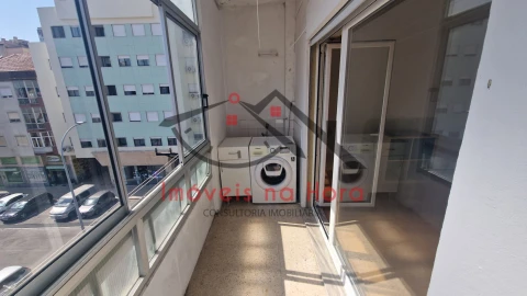 Apartamento T1 para Venda em Águas Livres