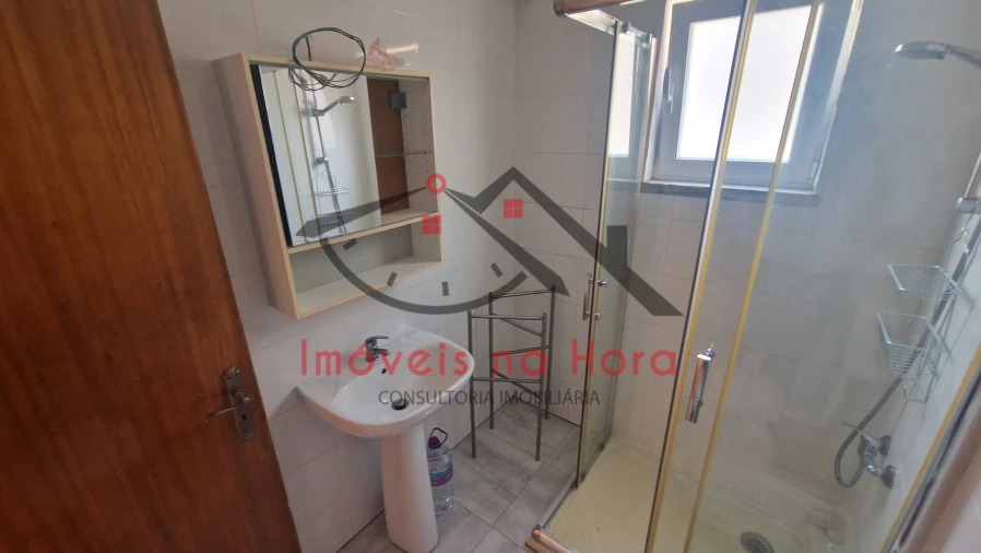 Apartamento T1 para Venda em Águas Livres Foto 18