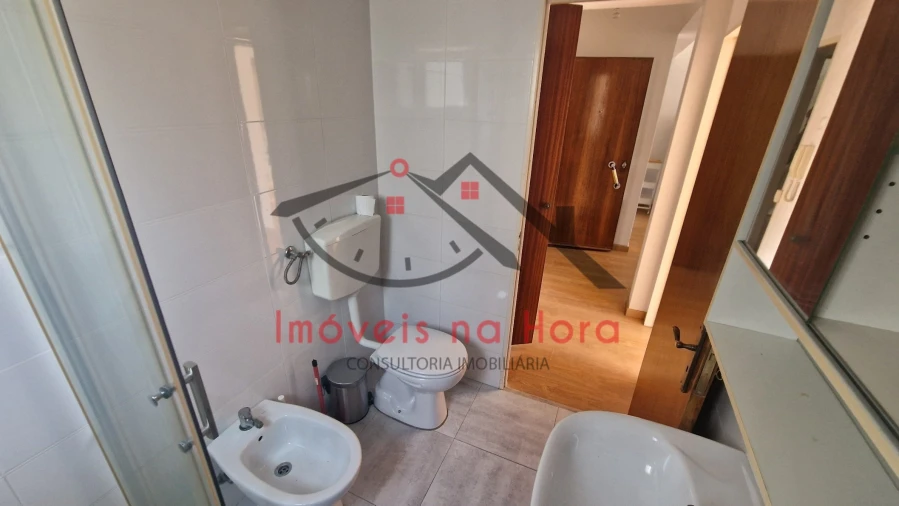 Apartamento T1 para Venda em Águas Livres Foto 17