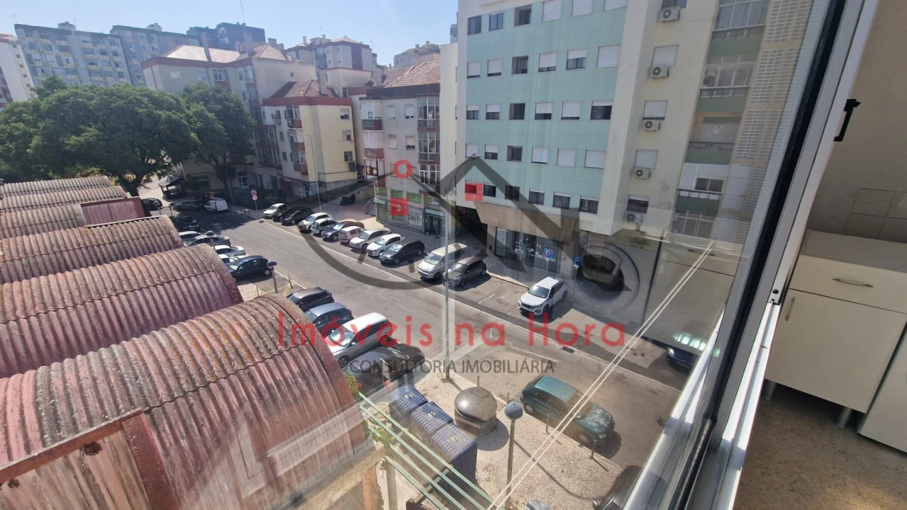 Apartamento T1 para Venda em Águas Livres Foto 8