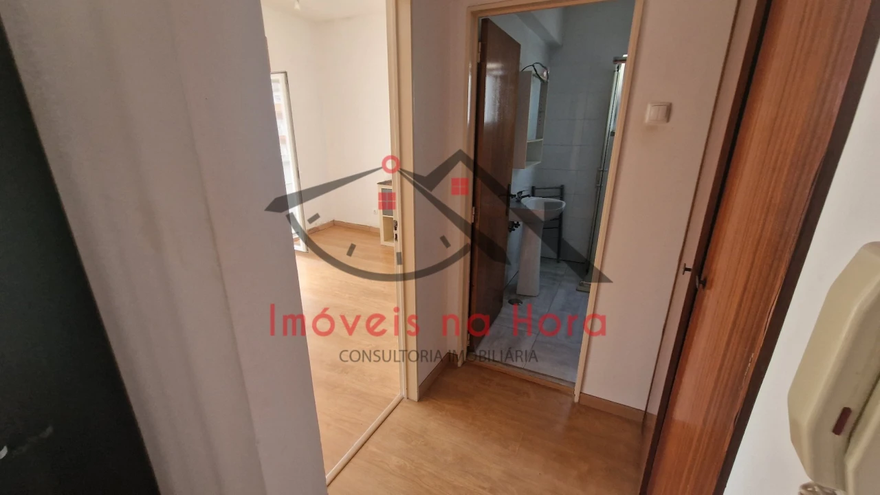 Apartamento T1 para Venda em Águas Livres Foto 11