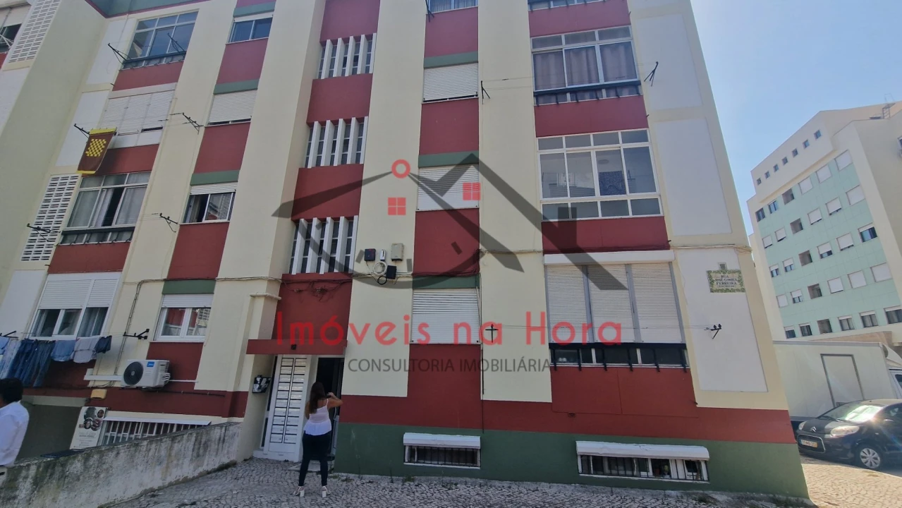 Apartamento T1 para Venda em Águas Livres Foto 1