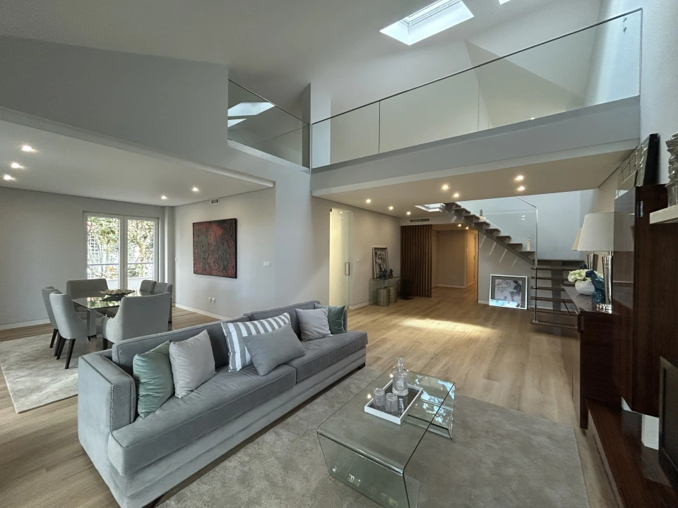 Apartamento T3 para Venda em Carcavelos e Parede Foto 1