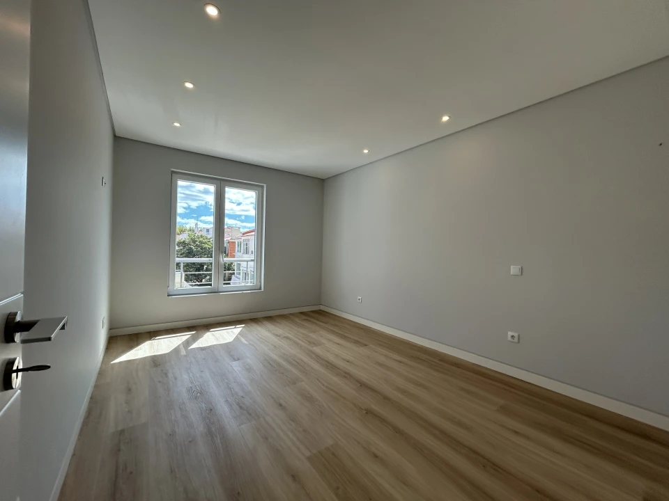 Apartamento T3 para Venda em Carcavelos e Parede Foto 20