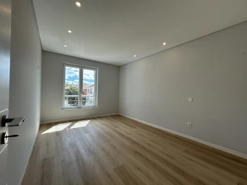Apartamento T3 para Venda em Carcavelos e Parede