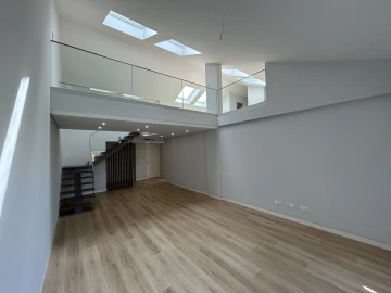 Apartamento T3 para Venda em Carcavelos e Parede