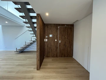 Apartamento T3 para Venda em Carcavelos e Parede