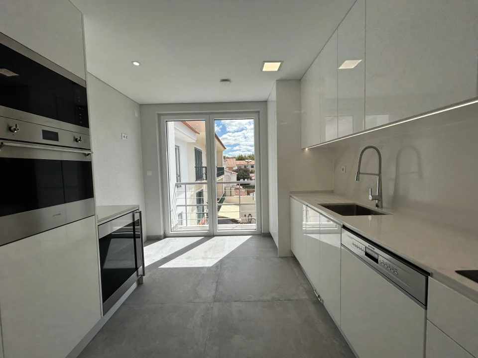 Apartamento T3 para Venda em Carcavelos e Parede Foto 17