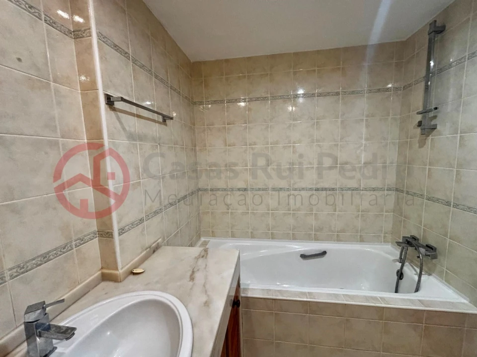 Apartamento T3 para Venda em Corroios Foto 28