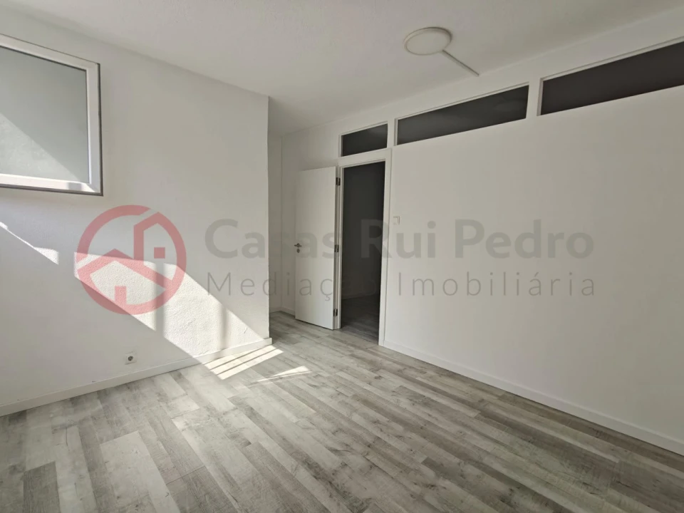 Loja para Venda em Setubal (São Sebastião) Foto 13