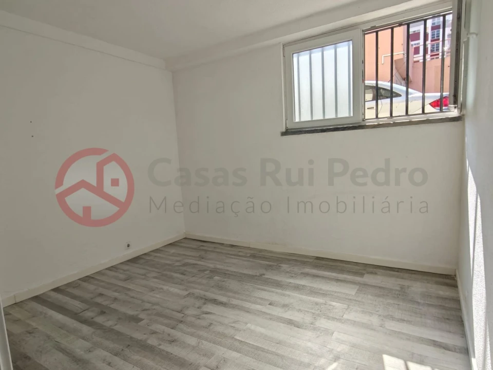 Loja para Venda em Setubal (São Sebastião) Foto 14